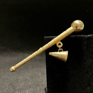 Vintage gold tone baton/megaphone brooch